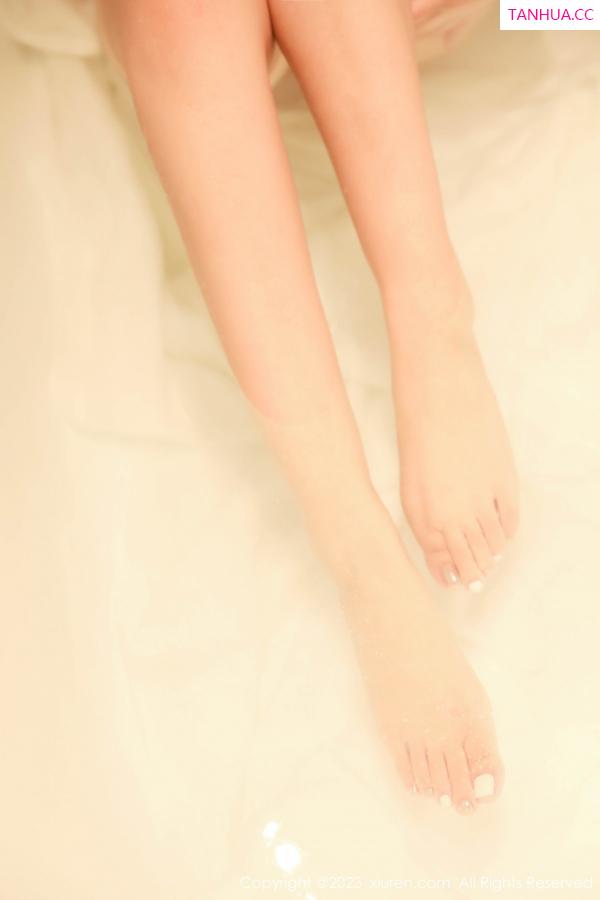 江真真  [XiuRen]高清写真图 2023.09.18 No.7403 江真真 短裙美腿第48张图片